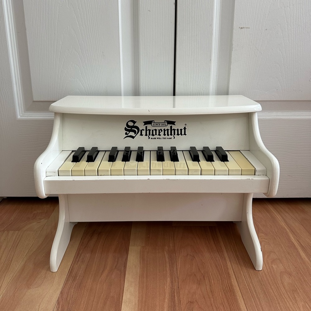 Schoenhut Jaymar Piano